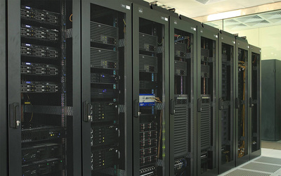 机房建设在计算机系统服务中的作用与关键要素